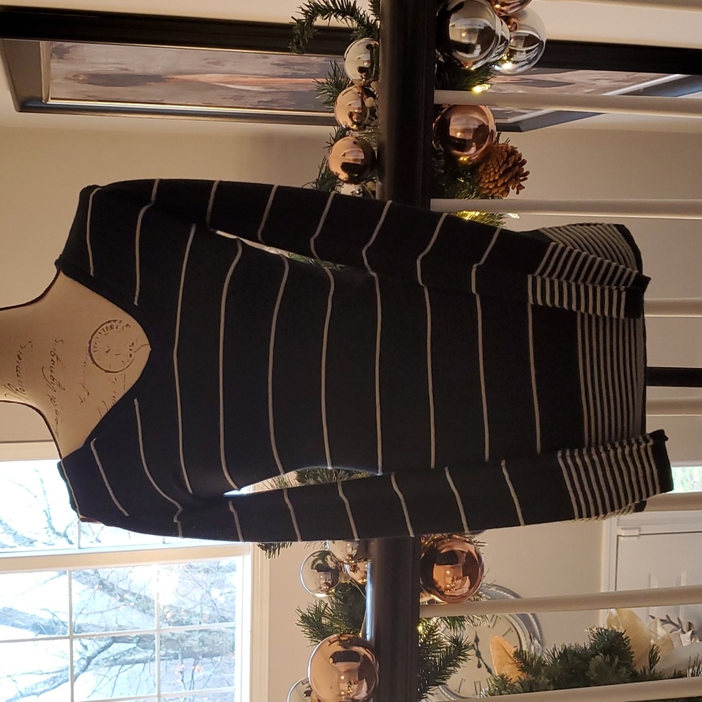 Venus cold shoulder v neck. Versatile and fun Suze XS